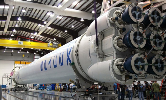 spacex-falcon-9-rocket-large