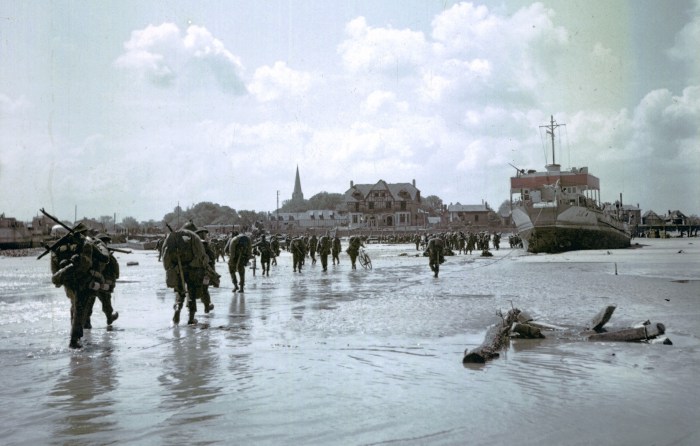 Canadian_Soldiers_Juno_Beach_Town
