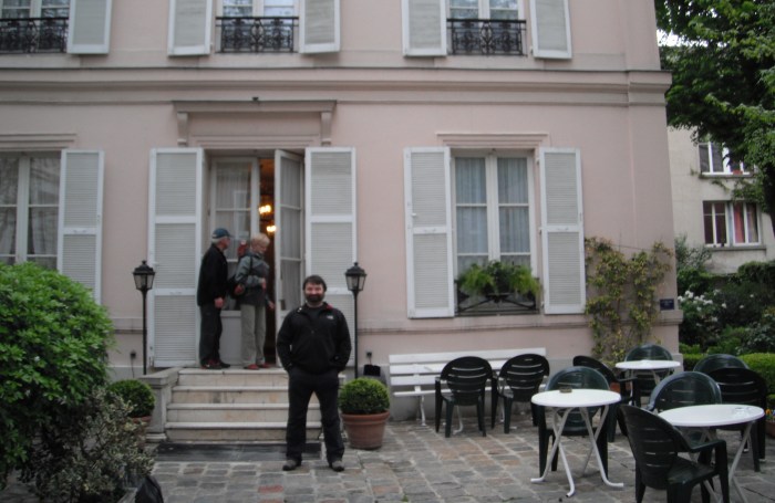 Hotel Grandes Ecoles Courtyard