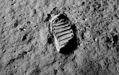 apollo_11_bootprint-e1405838911229