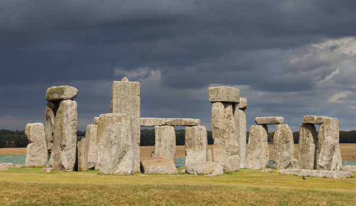 Stonehenge,_Condado_de_Wiltshire,_Inglaterra,_2014-08-12,_DD_09